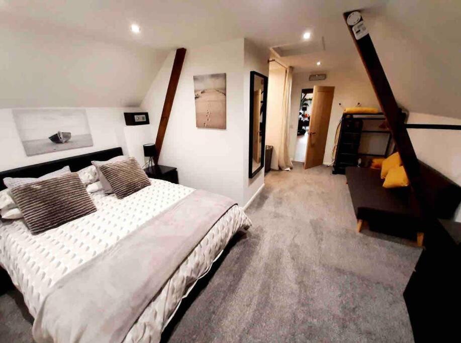 Lovely 1-Bedroom Serviced Apartment In Deal, Kent Екстериор снимка