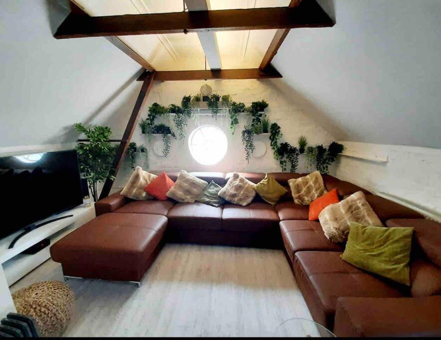 Lovely 1-Bedroom Serviced Apartment In Deal, Kent Екстериор снимка